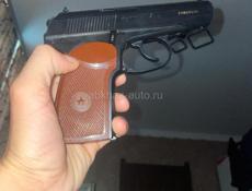 Продаю очень срочно пнивмат покупал за 7к отдаю за 5к   Имею 9болонов и пуль около 600шт