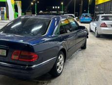 Mercedes-Benz 200-Series