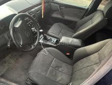 Mercedes-Benz 200-Series