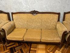 Продаю диван с 2 креслами