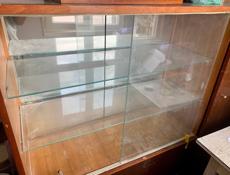 Сервант в хорошем состоянии 