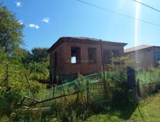 Участок с ветхим строением
