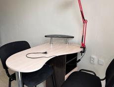 Маникюрный стол со стульями