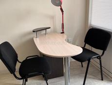 Маникюрный стол со стульями