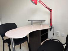 Маникюрный стол со стульями