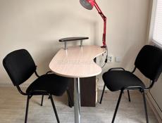 Маникюрный стол со стульями