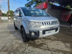 Mitsubishi L 400