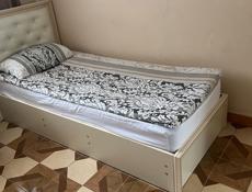 Кровати