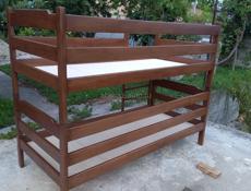 кровати ручной работы из натурального дерева 