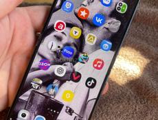 Пподаю или обменяю самсунг зип флип 5 на 256 работает идиельно любые проверки есть плёнка на экране и чихол , хлам не предлогать