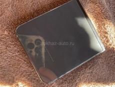 Пподаю или обменяю самсунг зип флип 5 на 256 работает идиельно любые проверки есть плёнка на экране и чихол , хлам не предлогать