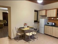 Уютный дом, расположенный прямо на живописной набережной Махаджиров в Сухуме.