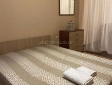 Уютный дом, расположенный прямо на живописной набережной Махаджиров в Сухуме.