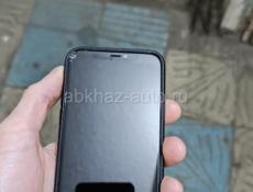 Продам айфон 11 про на 64g работает хорошо !имеется трещина на экране, на работу не влияет