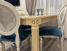 Стол и стулья