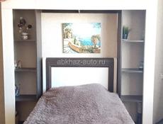 Продам спальню кровать 1м,шкаф 80*50 ,1тумбочка,декор .полки
