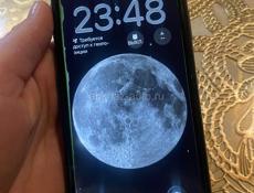 Продаю айфон 11 128 гб 76 АКБ на экране с боку полоса появилась но на работу не влияет всё отлично работает 