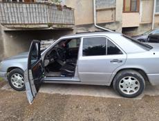 Mercedes-Benz 124