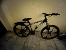 Срочно продаю велик нужно менять звёздочку и задний тормоз остальное всё целое