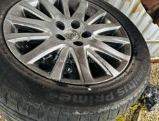 Диски родные на тойота с покрырышками