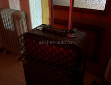 отдам новый чемодан