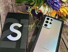 Samsung Galaxy S21 ultra 5G телефон в хорошем состоянии стоит защитное стекло комплект зарядка с блоком пару чехлов  доки имеются 