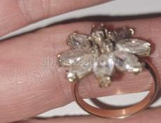 Кольцо с бриллиантом