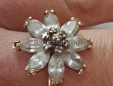 Кольцо с бриллиантом