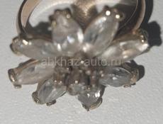 Кольцо с бриллиантом