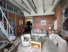 Сдается 2-х комнатная квартира студия с отдельной спальней и видом на море.