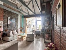 Сдается 2-х комнатная квартира студия с отдельной спальней и видом на море.