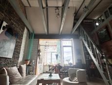 Сдается 2-х комнатная квартира студия с отдельной спальней и видом на море.