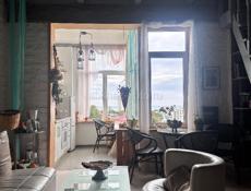 Сдается 2-х комнатная квартира студия с отдельной спальней и видом на море.