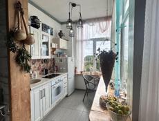 Сдается 2-х комнатная квартира студия с отдельной спальней и видом на море.