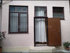 Сдается 2 х комнатная квартира в центре длительно 