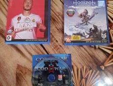 Продаю PS4 PRO 1TB