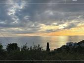 УЧАСТОК БАГРПИШ СРОЧНО 6 СОТОК С ВЕТХИМ СТРОЕНИЕМ 