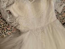 Свадебное платье фирмы Medinski размер S/M корсетная основа.