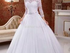 Свадебное платье фирмы Medinski размер S/M корсетная основа.