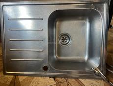 Раковина на кухню с сифоном,питьевым краном и смесителем