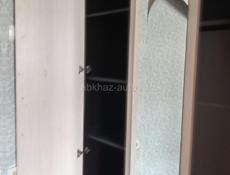 Срочно продам шкаф. В отличном состояний. 12т. Без торга. И кровать с матрасом. 7т.