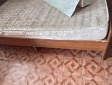 Срочно продам шкаф. В отличном состояний. 12т. Без торга. И кровать с матрасом. 7т.