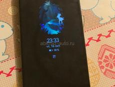 Телефон в отличном состоянии не глючит нечего память 256