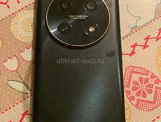 Телефон в отличном состоянии не глючит нечего память 256 