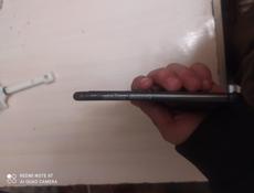 Продаю телефон айфон 11 телефон не новый экран треснуты аккумулятор 65 нижний  микрофоны не работают