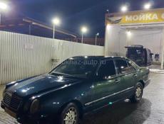 Mercedes-Benz 200-Series