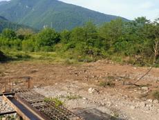 Продаю большой земельный участок по центральной дороге на Бзыби 