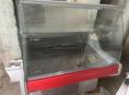 Продается холодильник и витрины