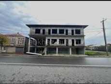 Продается трехэтажное здание в центре города Гудаута!