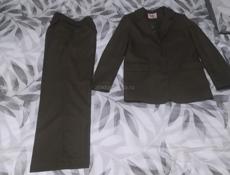 Продаю костюм 